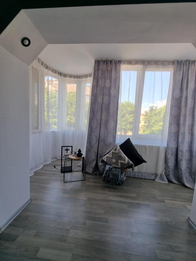 Clau Home Hunedoara Exteriör bild