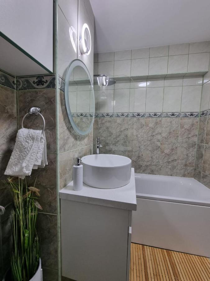 Clau Home Hunedoara Exteriör bild