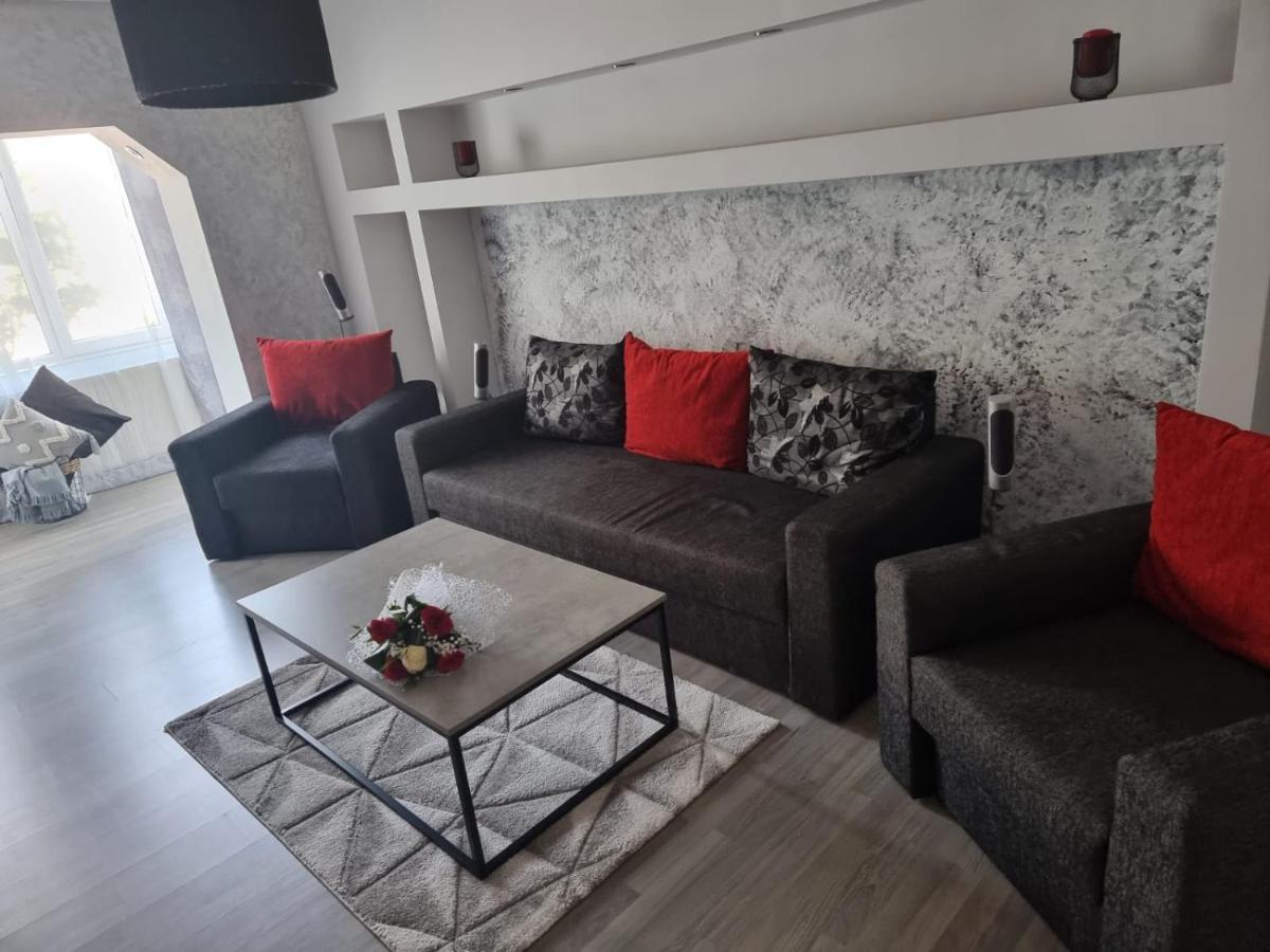 Clau Home Hunedoara Exteriör bild