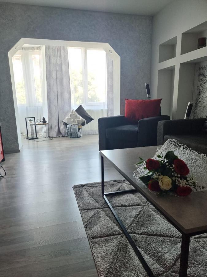 Clau Home Hunedoara Exteriör bild
